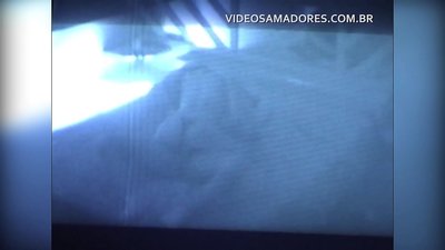 Miji yana fim matarsa ​​tana lalata maƙwabcinsa kuma ya gano cewa shi ɗan iska ne