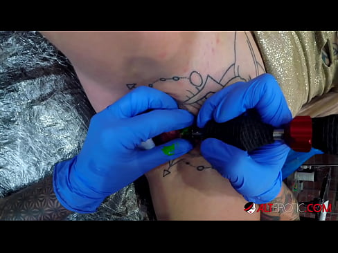 ❤️ Sully Savage mai tsananin jarfa ta yi tattoo a kan kwarin ta ❤️❌ bidiyon tsutsa ❤